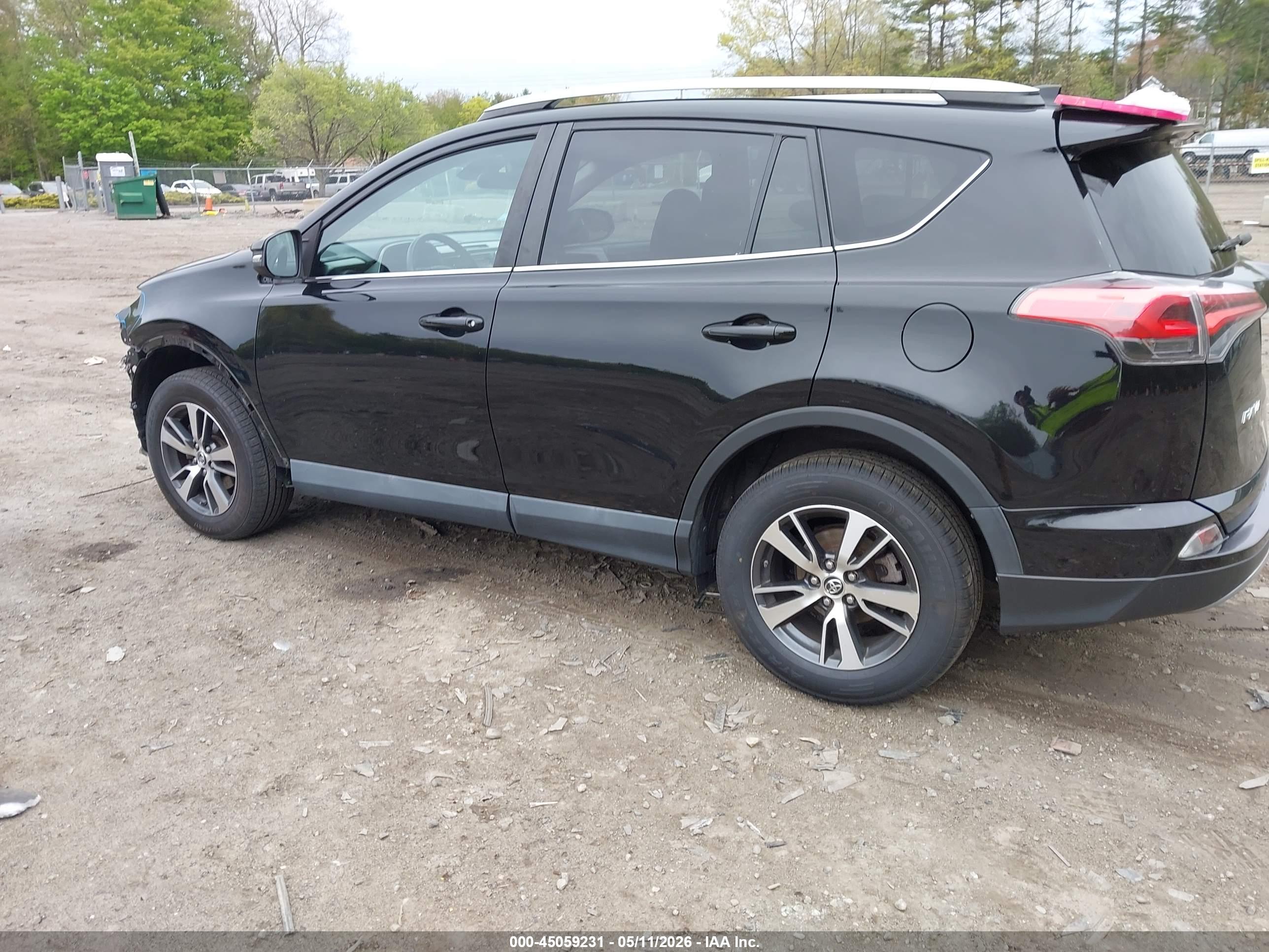 2017 TOYOTA RAV 4 — VIN 2T3RFREV0HW680780 — photo 3